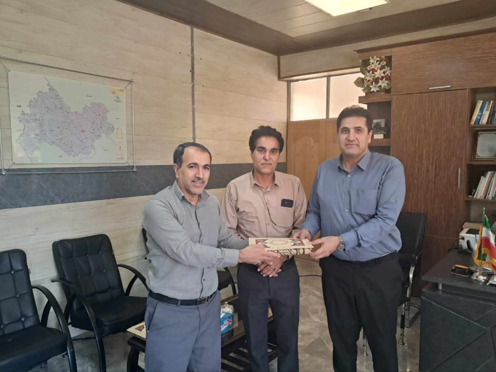 تقدیر مدیرکل کتابخانه های عمومی استان کرمانشاه از شهرداری قصرشیرین
